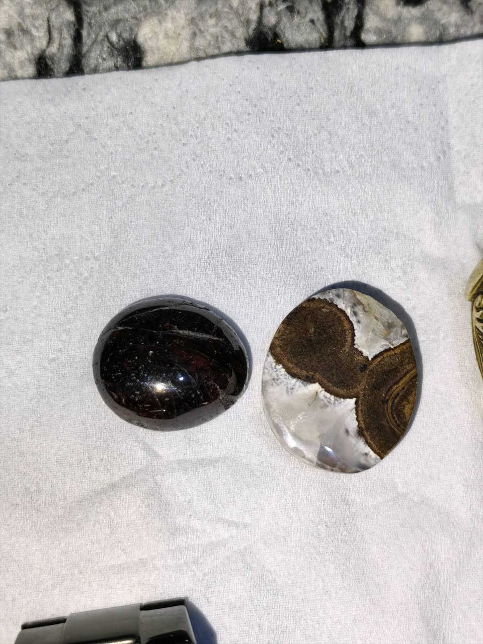 ساعه ستزنت مال  السبعينات اوتماتيك نظافه وشغاله مع ساعه باله مكينه كشفيه مع شذرة داوديه وشذره ياقوته مال الزريجي ذمه كل سلعه وسعرها البصره المشراق القديم***********
