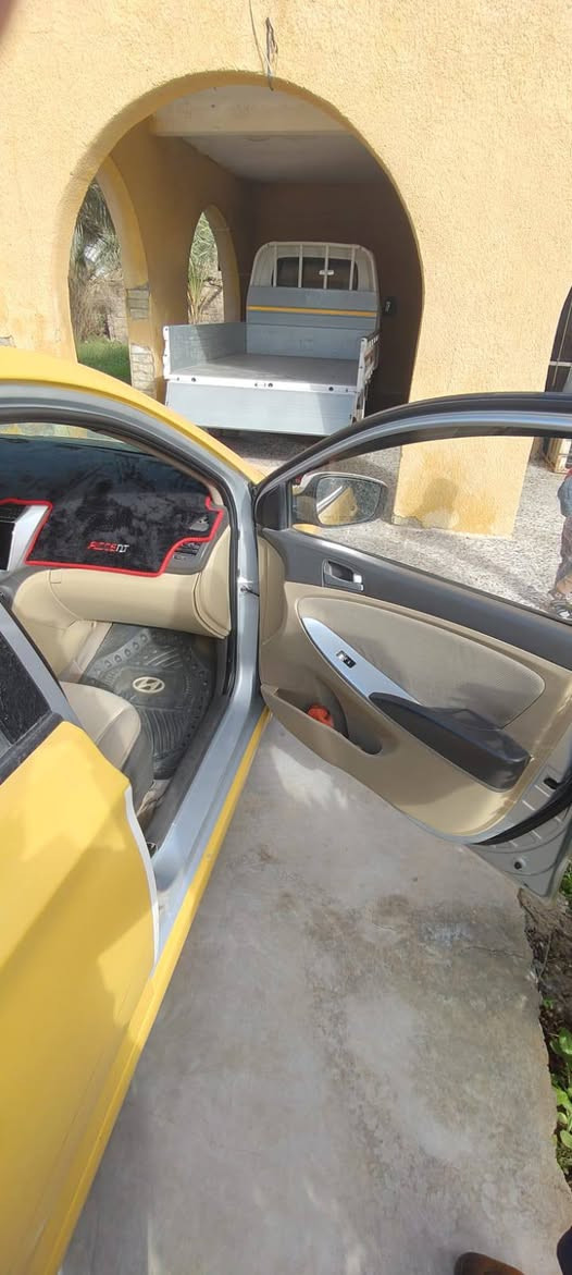 ‏​🚗 للبيع: هيونداي أكسنت 2014
‏​السيارة نظيفة وجاهزة للاستخدام، ومواصفاتها كالتالي:
‏​الموديل: 2014.
‏​اللون: أصفر (تكسي).
‏​الحالة: نظيفة جداً ومكفولة من النواقص.
‏​السعر: 70 ورقة ​ملاحظة: يوجد مجال بسيط للشراي الطيب والقفل ما نختلف عليه بعد المعاينة.
‏​📍 المكان: [بغداد /قضاء المدائن]
‏📞 للتواصل: [*********** وتساب+اتصال]
‏                 (***********) كورك
