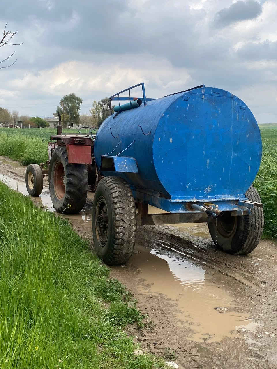 عنتر 71 موديل 81 رقم وسنويه رقم صلاح الدين شرط التحويل معه مقطوره ماء السعه 4000 لتر مكان كركوك ناحيه ليلان السعر 5 مليون لتصال ع رقم ***********
