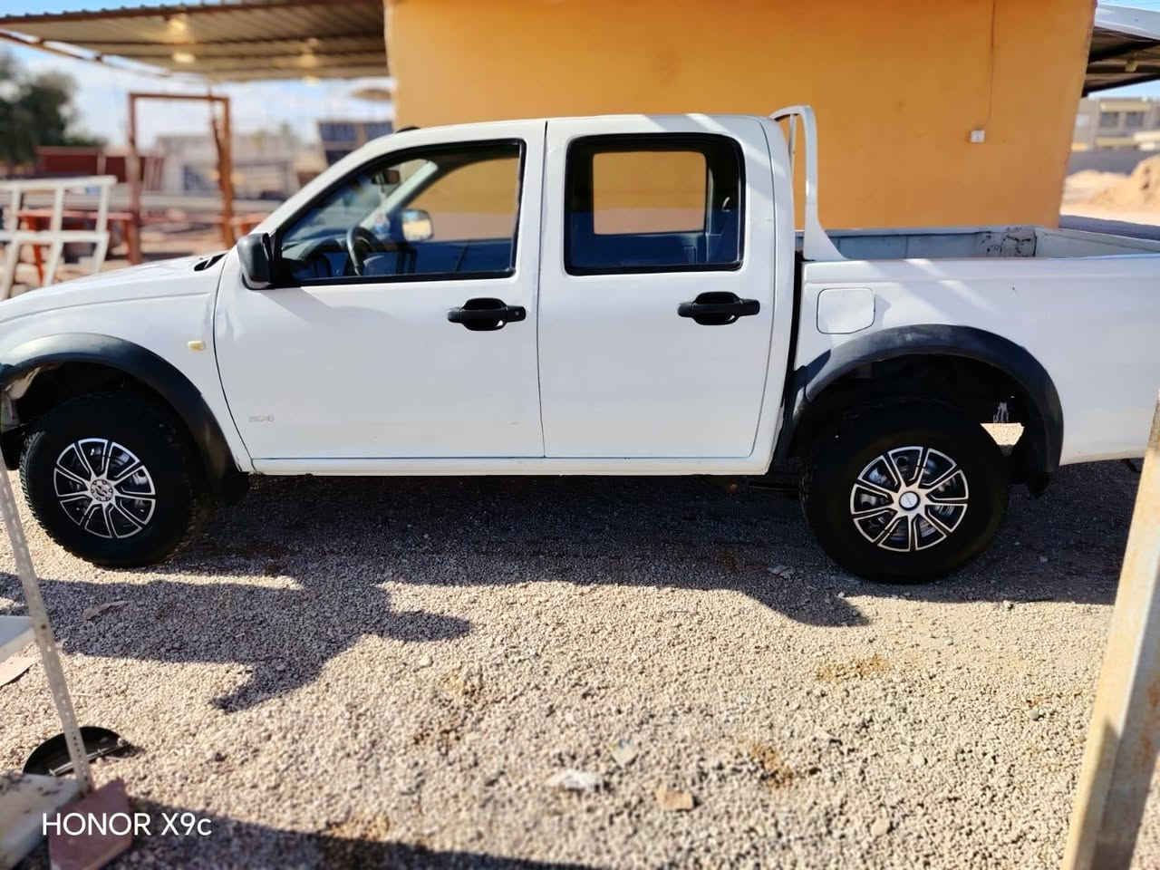 شوفر لوف موديل 2005 مزاد وزاره الداخليه محرك 4 سلندر بلادي اللون ابيض صبغ الشركه السياره جاهزه وشغاله مابيه نقص تدفئه تبريد تخم تاير جبلي تترقم بغداد السعر 50 
للاستفسار على الرقم  ***********
