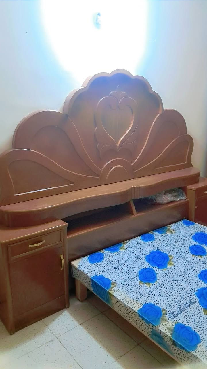 السلام عليكم غرفه اخشاب صاج البيع الي حب يخابر هاذ رقمي ***********

