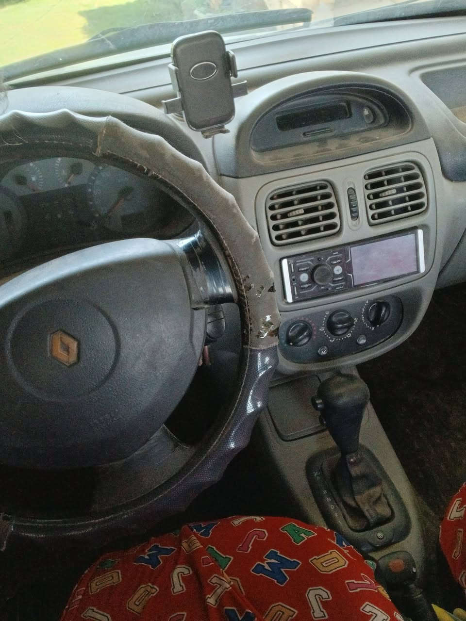 السلام عليكم رينو كليو بسمي بغداد كير محرك كورله سنويه ٣١ هزه جديده ٣٥ بيه مجال او مراوس مكاني بغداد قرب مرور التاجيات رقمي ***********
