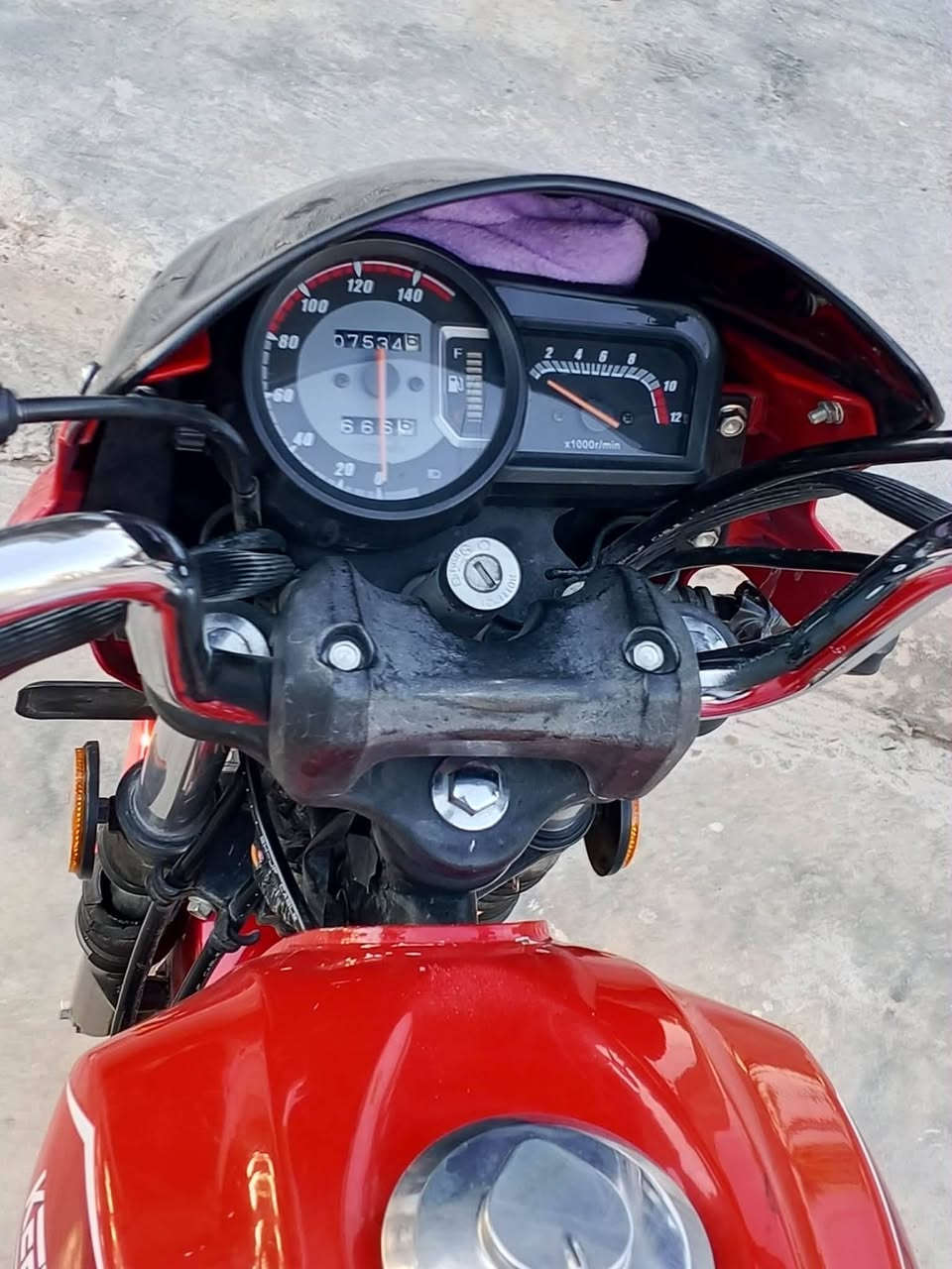 ماطور كيوي فول مواصفات شغل وطلع كهربائيات شغالة محرك مامفتوح اوراق موجوده سعر 750 بي مجال تواصل عل رقم ***********
