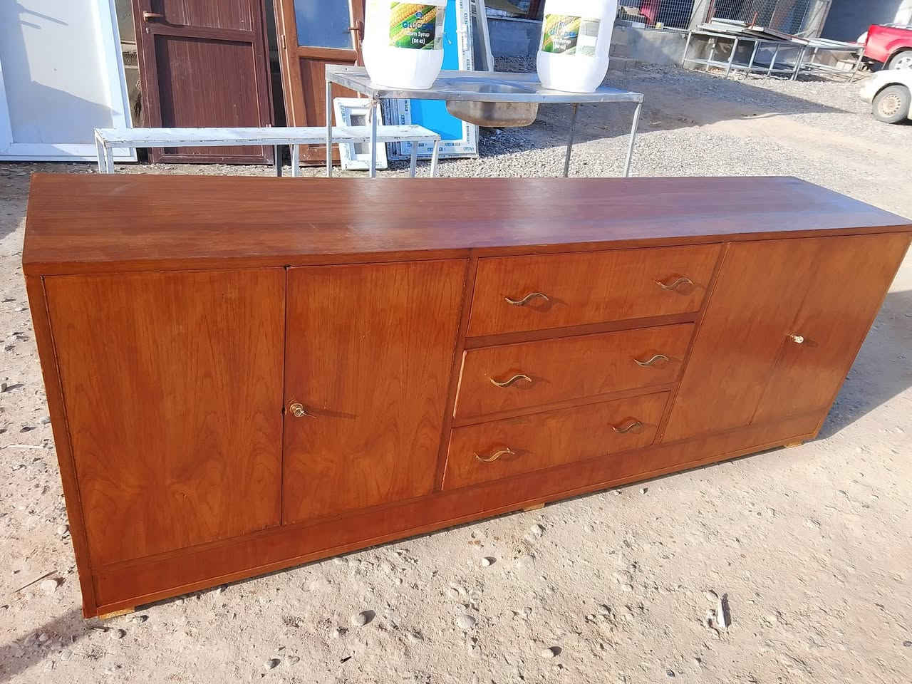 ⛔️كاونترات
⛔️كاونترات
⛔️طباخات كريازي مصري شرط الشغل 
⛔️ميز حلاقه 
ميز طعام ويه كراسي 
⛔️ميز محل
⛔️ بوفيه صاج +كنتور
⛔️سچين 
⛔️بوب ابلاستك 
⛔️تخم قنفات +
⛔️ مجمده 
شرط الشغل
الموقع قريه اشريعه الشارع العام للستفسار عل الاتصال الرقم ***********
