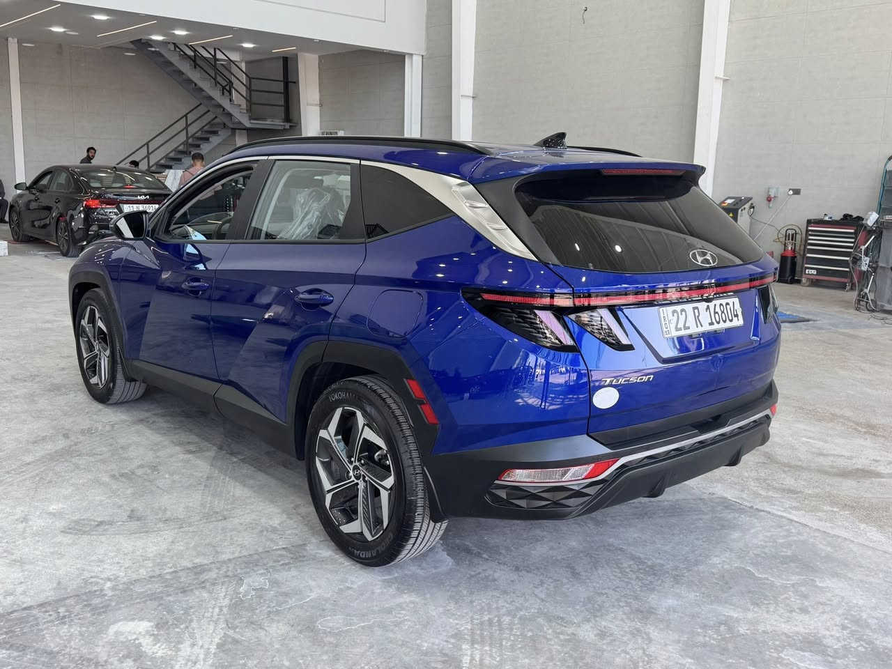 سلام عليكم توكسان موديل 2023 فول الفول للاخير محرك 2500
عدد الكيلو متر 33 الف
كشنات جلد  
كراسي كهرباء
تدفى تبريد بل كشنات
سلايت روف فتحه سقف
تشغيل بصمه
تشغيل عن بعد
ابواب بصمه ذكيه
رادار امامي مانع صتدام
رادار خلفي مانع صتدام
رادار مرايه جانبيه
تحديد مسار سرعه
جنطه فتح وغلق كهرباء
سايد بريك دكمه
تغير مودات سرعه دكمه
ويل حجم كبير شركه
تبديد قطعتين 
شاحن واير ليس خلفي
شاحن واير ليس امامي تلقائي
لايت زنون بلادي ال اي دي فول
شاشات دجتل ايبات
صور الحادث مرفق مع الصور
سياره بسم شركة تريد وكاله تريد تحويل
للستفسار *********** اتصل او وتساب سياره جديده مابيهه مصرف ولا ربع
هزه فحص كله جديد 
تخم تاير حداديه كلهه بشرط جديده
عنوان السياره الكاظميه شارع اكد سياره موجود البيت مو بل معرض
