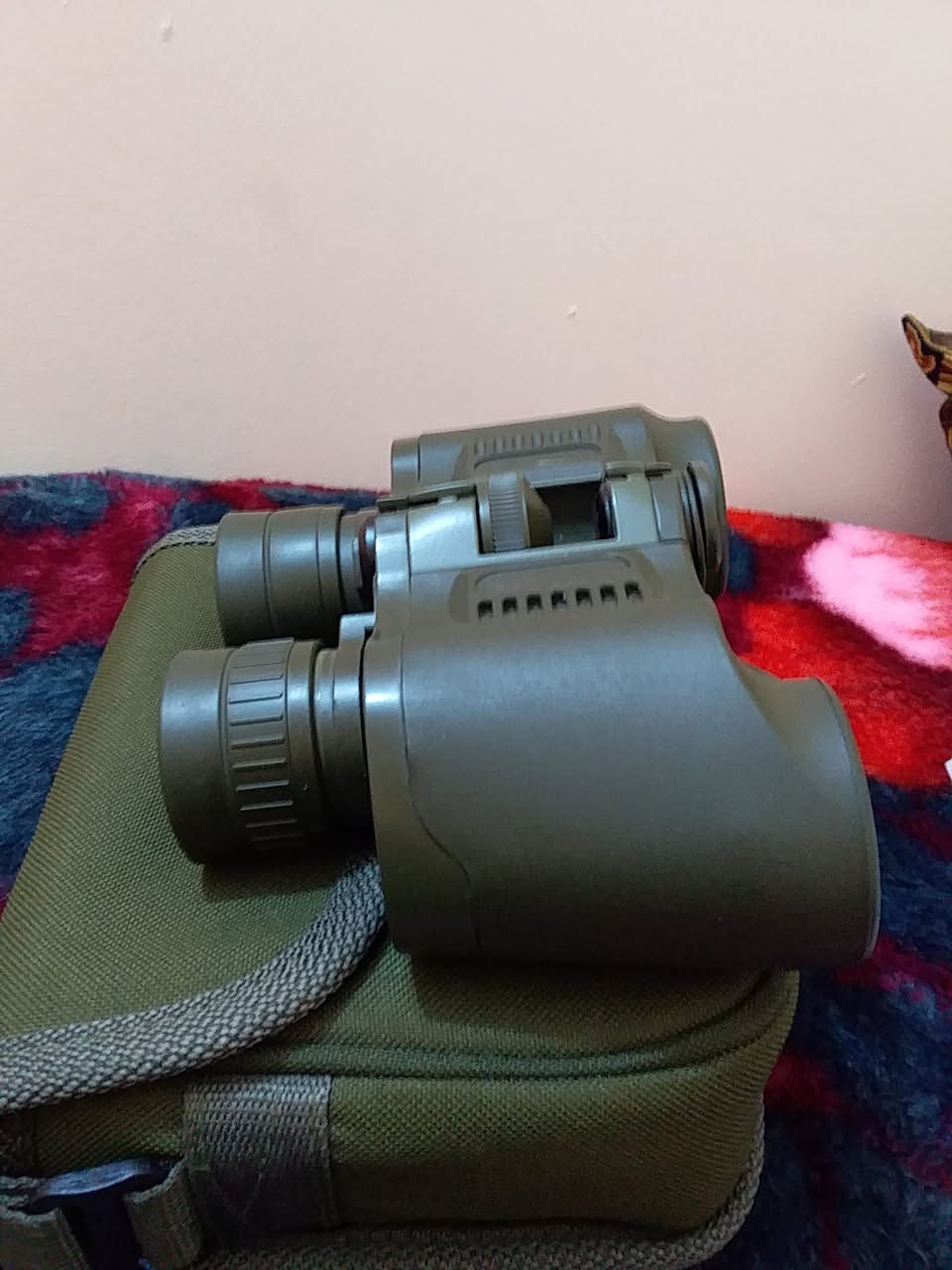 يوجد ناظور يوصل كيلوين ونص للبيع 100وبي مجال 
رقمي ***********
