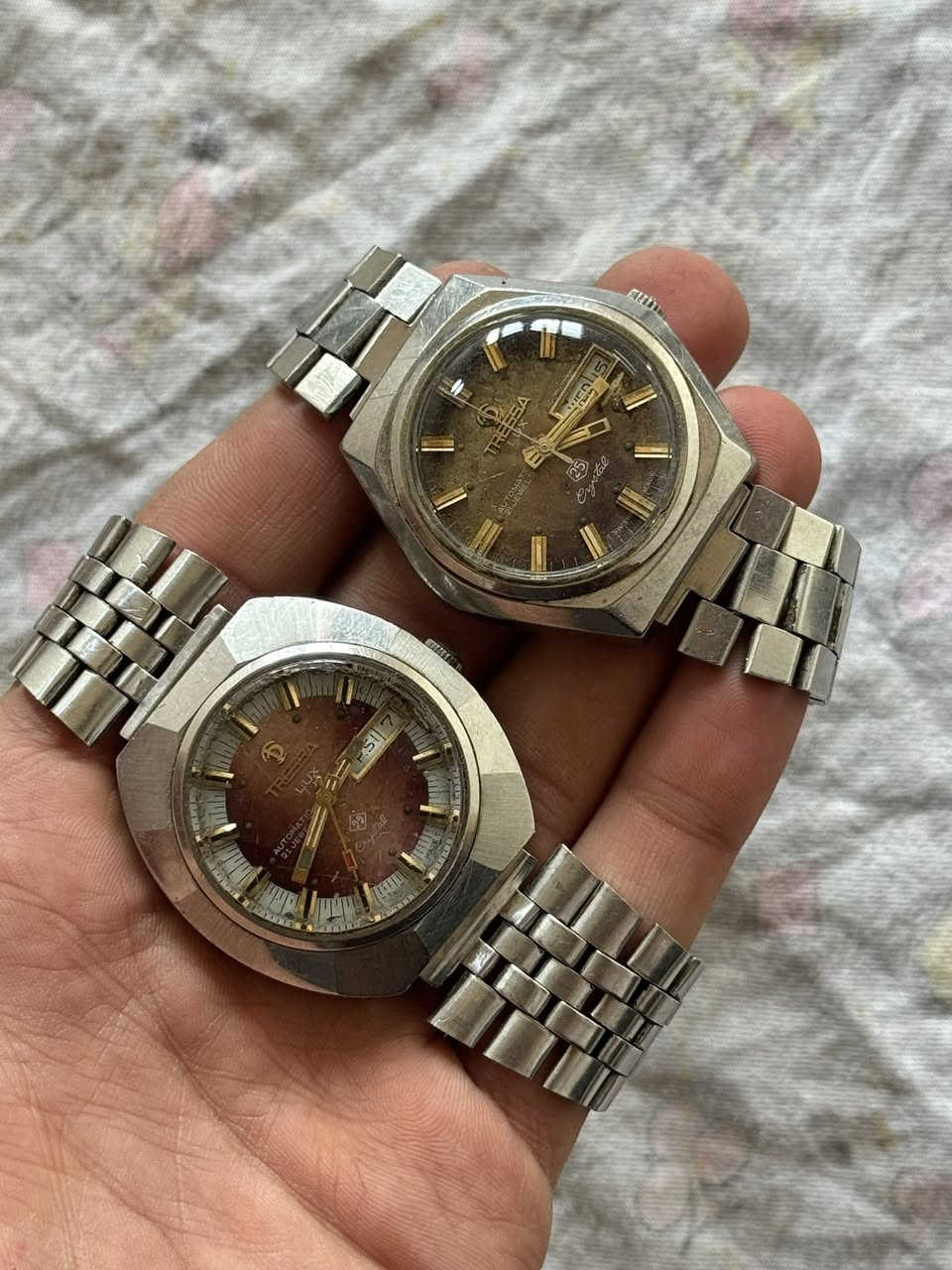 مجموعة ساعات للبيع
عدد 12 قطعة 
كلهم اتوماتيك سويسري 
شغالين
 الاسعار مختلفة 
يوجد توصيل لجميع المحافظات 
***********
