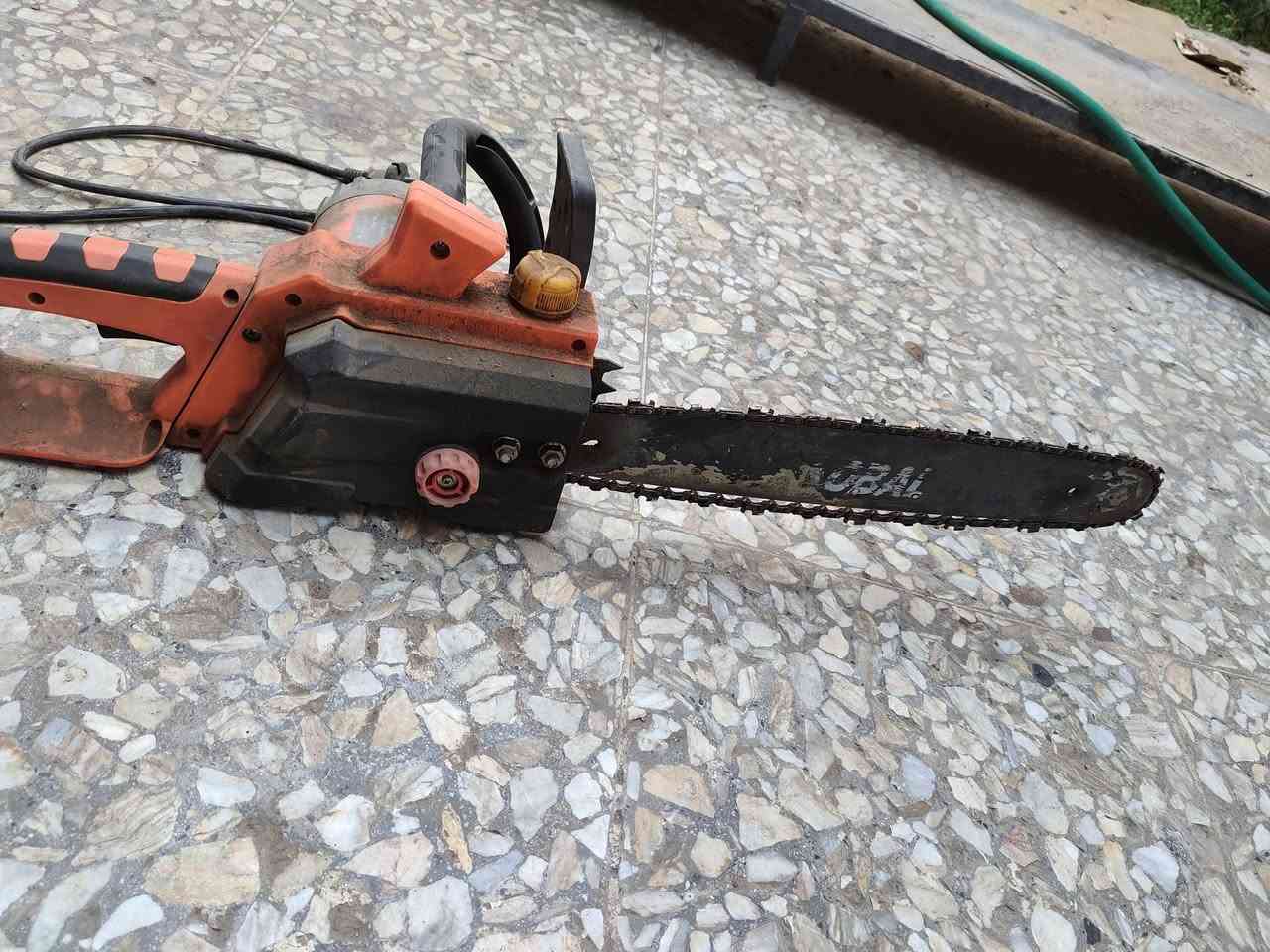 منشار زنجيل
شغال استعمال قليل
عنواني بغداد واكو توصيل 
***********
