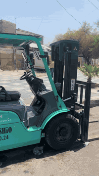 متسوبيشي 07713973991 3ونص طن 3حركات جب ناصي  غاز وبانزين  مكان بغداد