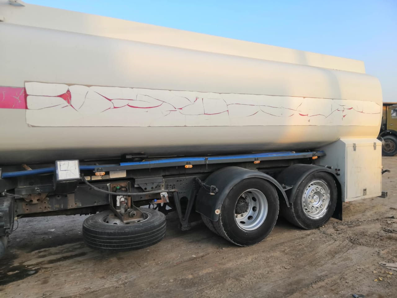 سلام عليكم للبيع فالفومو تنكر موديل 2002سياره بسمي رقم بغداد انكليزي سياره مكفوله جاهزه للاستفسار ***********
