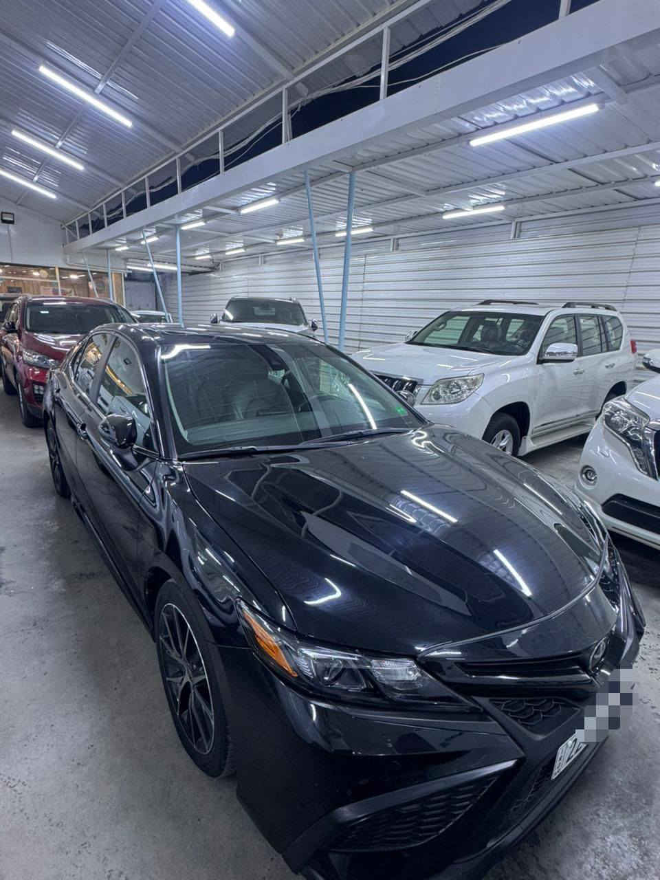 كامري موديل 2024 بانزين فقط
وارد امريكي بدون دواخل بدون ايرباك
 بيها فقط بارد بل بنيد صغير
مواصفات SEفول فتحه بصمه 
رقم اربيل السياره 

مكان بغداد الكريعات 
الاستفسار اكثر ***********
