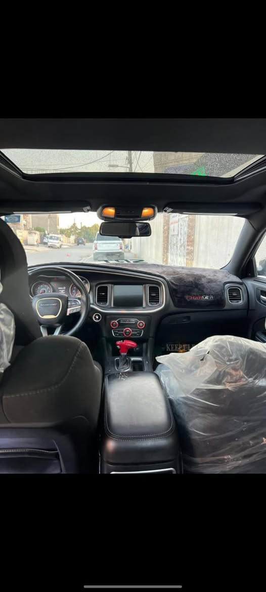 السلام عليكم 
سيارة شارجر جيتي فول2015
4قطع صبغ بجم كبس سياره ستخدام شخصي
السعر158$
بغداد المعلمين 
***********
