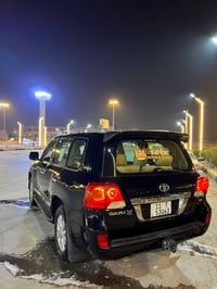 سياره الاندكروز سوده كلش نضيفه بيه المدكر فقط ضربه  بردات خفيفه مكينه ...