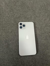 ايفون 11برو الزغير للبيع ذاكرة 64مبدل شاشه و البطارية 100والفيس ايدي و...