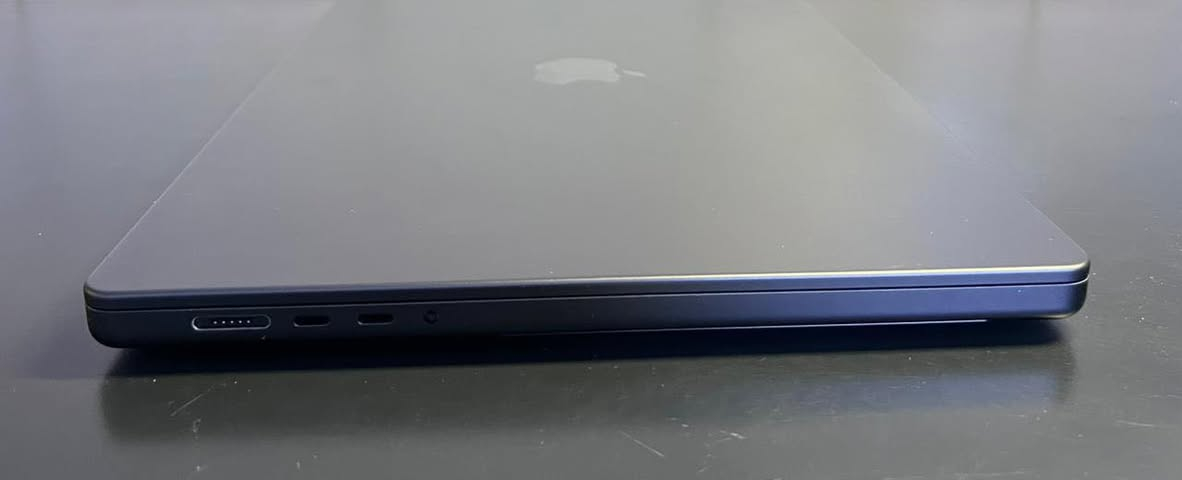 Macbook Pro M3 Max 16' 

Ram 48
SSD 1t

health 92 
cycles 195

Price : 4.000.000 
***********

