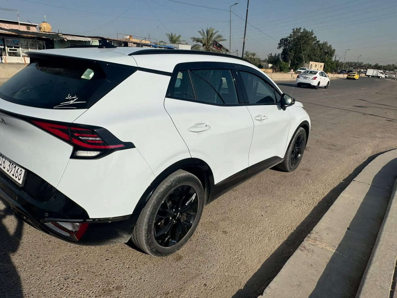 السلام عليكم كيا سبورتج ٢٠٢٥ بلاك ادشن خليجي مكفولة من الصبغ والبارد عدا شخط في الباب عل كد اصبع ورصعه في الجاملغ السيارة بوضع الشركة جديدة جداً ماشية 30 ألف رقم بغداد. باسمي مواصفات كشنات جلد لونين اسود وزيتوني كشنات تدفئة ستيرن تدفئة  حساس امامي وحساس خلفي كشنات كهرباء جنطة كهرباء بصمة وتشغيل عن بعد
السعر 230 ورقة وبيهة مجال 
  متوفر واتساب ورصيد ***********
