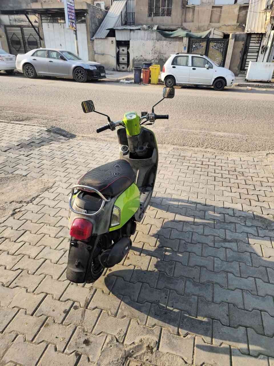 دراجه ماكس بوليسي فول نضافه مكينة ما مفتوح كهربائيات كلها شغاله سلف هندر نكره شاير كلها شغاله عداد بانزين و عداد سرعة شغال تايرات جدد باتري جديد درجة ناعمه لا تنقص ولا تبخير على وضع البلاد فقط كفرات الخضر تجاري سعر 900 وبيه مجال قليل جماعت 750 عذروني مكاني بصرة جمعيه اسكان المواني شارع الميثاق تواصل فقط واتساب ***********
