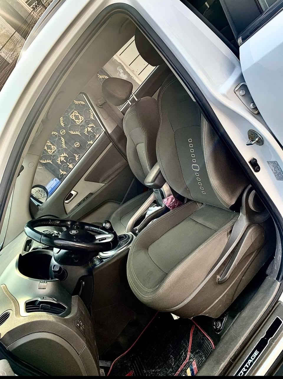 سلام عليكم 
سياره للبيع
االعنوان ميسان 
الاستفسارالمراسله على الأرقام  ***********
***********
كيا سبورتاج
الموديل2014
عددالمسافات125الف
سياره منفيس وسنويه بأسم صاحب السياره  
واردخليجي
سياره جديده على وضع الشركه مكفوله من الصبغ وتبديل برغي مامفتوح بيهه
سياره راعيها مستوردهاومرقمها
سنويه جديده تنتهي2029
السعر 165 
/ انا مكلف بنشر
