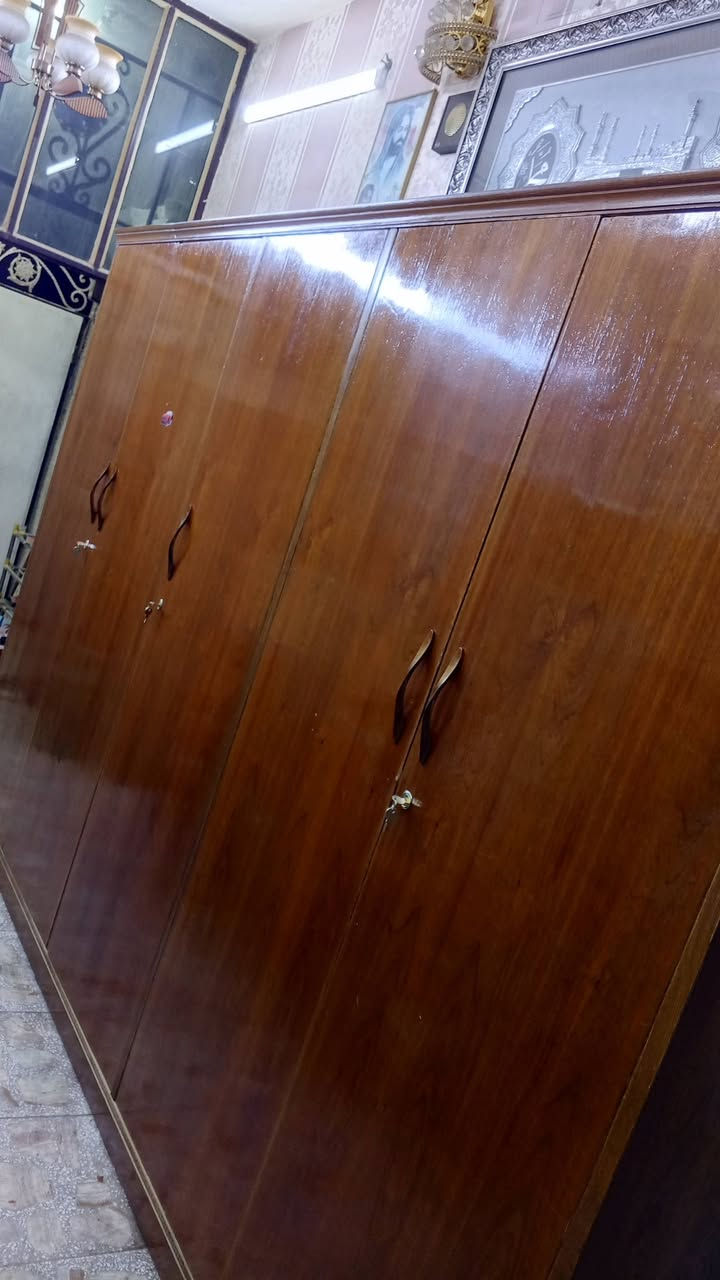 السلام عليكم
كنتور رئاسي 5 ابواب ظهر جرجوبه نظيف سعره 325 بي مجال مكان بغداد المشتل ***********
