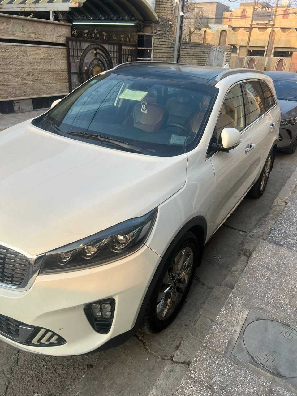 السلام عليكم
كيا سورينتو2020/خليجي
رقم بغداد مشروع وطني
السيارة ماشية90 الف حقيقي شرط الفحص 
  السياره الدعامية الاماميه مصبوغة والبنيد بيه بارد مع بخ صبغ قليل بس مكان الضربه واكو رصعه بالباب  والسونار مرفق ويه الصور👑

مواصفات //👑
بانورما السياره
حجم المحرك 3500👑
مفتاح التشغيل بصمة👑
حساس امامي👑
الكشنات كهربائيه
حساس خلفي 👑
بك لايت led 👑
فتح الجنط الخلفي اوتو👑
المقاعد جلد7 👑
ويل كب 19👑
كاميرا خلفية  👑
يدات نيكل 👑
نطام ترحيب عند الاقتراب 👑
انظمه قياده ايكوو وسمارت وعادي 👑
مخرج USB👑
‏ABS👑
نظام التزحلق👑
المري شفط👑
اشاير بالمرايا👑
بصمه تشغيل عدد2👑
تبريد ثلاث قطع👑
تحكم ستيرن جهتين👑
بردات أبواب خلفية بلاديه 👑
  ***********
