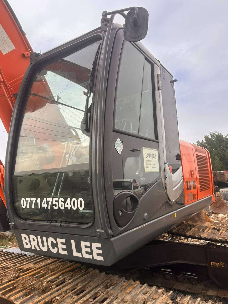 سلام عليكم للبيع حفاره هيتاشي زت ثري. رقم بغداد. انكليزي.شرط التحويل. محرك جديد. مضخه مامفتوحه. زناجيل. جدد مئسسه نقار كماشه بلادي. وياها نقار وكيله وكماشه. مكينه جاهزه. مابيها نقص برغي. بيها. صبغ ثكاله. مكاني بغداد. الشراي يتصل ***********
