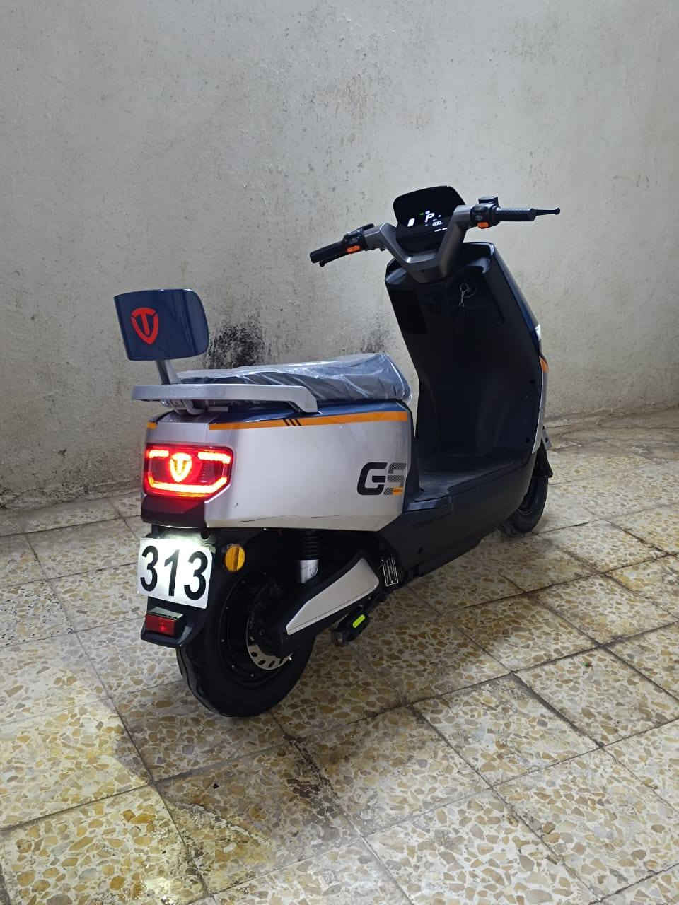 السلام عليكم دراجه شحن فول دراجه كرتون من الشركه الي ست باتريات بيها دراجه برغي ماص كل شي شغال يعني تاخذها ما تعبك رايتها ابو واحد و200 وبيها مجال بكان البصره سفوان متواجد الخط واتساب رقم الهاتف؟***********
