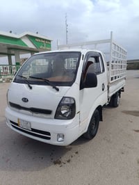 كيا2700سياره مكفوله كير ومحرك تخم تاير جديد مانقصه اي شي السعر 88موديل...