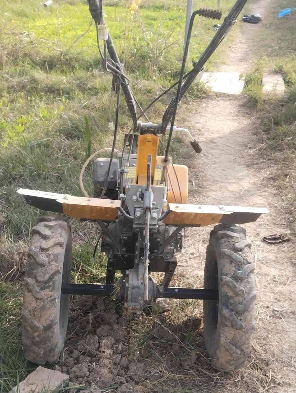 كاروبه للبيع مامستخدمه هواي غراضها موجوده تواير جديده شغل سلف
للستفسار ***********
