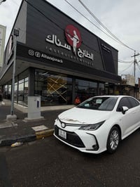 كورلا موديل 2025 هايبرد شكل الخليجي كفاله المواصفات.  1-لون ابيض صدفي ...