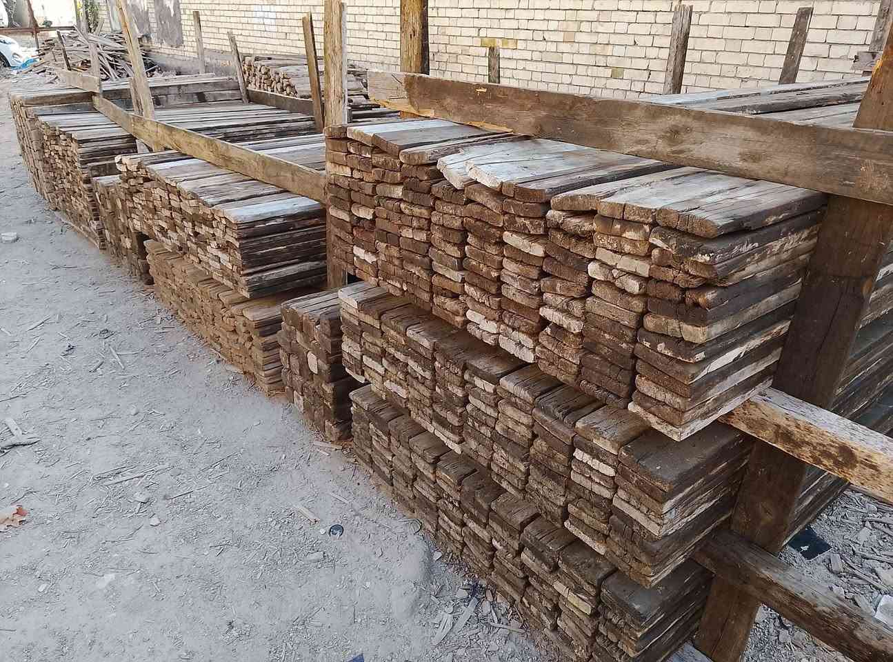 قالب خشب روسي تارس نضيف جدا للبيع العدد 11مكعب العنوان بابل هاتف ***********
