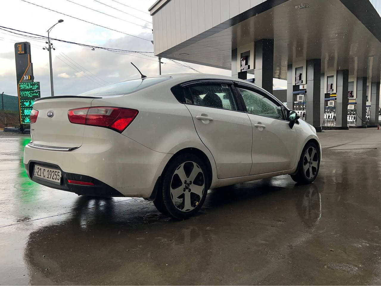 کیا ڕیۆ ٢٠١٢ ناو خەنەیی بۆ فرۆشتن  سەیارەکە ٢٥٠ مەسرەفی تیا نییە ماڵی دۆستە کامل مەسرف کراوە چوار تایەی لۆکی لە سەرە بۆنیت و دۆسەی لای سایەق بۆیاخە بێ ناقگرتن کەمێ چاڵی ورد و ساردی هەیە بە شەرتی گێڕ و مەکینە و تەحویل و خرامە ساردیو گەرمی بە شەرت سەنەوی تا٢٠٢٧ تازەیە نرخی ٨٣ گەڵاو مەعامەلەیەکی برایانە *********** السليمانية, العراق
