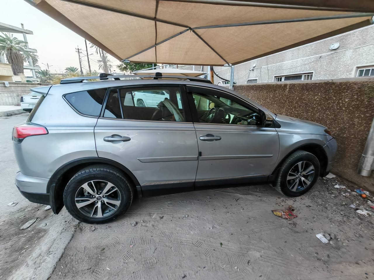 تويوتا راف فور 2018

الفئة: XLE 
رقم اللوحة: بغداد

المميزات:
فتحة سقف
بصمة تشغيل
إشارات بالمراية
جنطة كهرباء
الحالة: الضرر موضح في الصورة

السعر: 160 ورقة مع مجال للتفاوض
الاتصال على الرقم ‏‪***********
