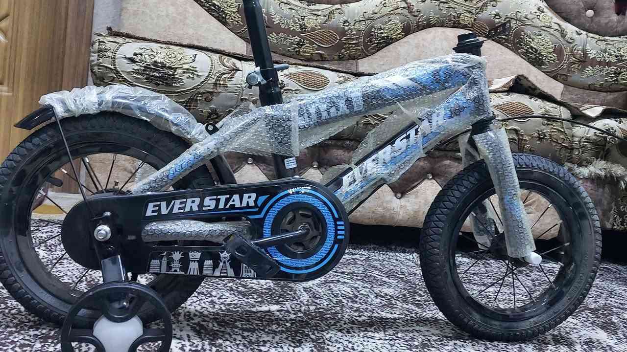 السلام عليكم بايسكل حجم ١٦ جديد بل لايلون بعده ما مطبك السعر ٧٠ وبي مجال الستفسار عل رقم ***********
