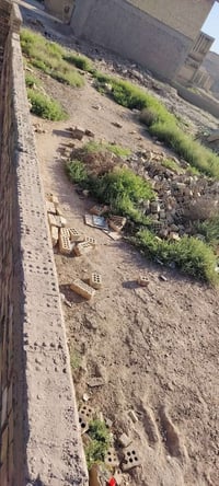قطعه أرض للبيع المساحه ٢٠٠ متر واجهه ١٠ ونزال ٢٠ منضمن القطعه ١٠٠ منه ...