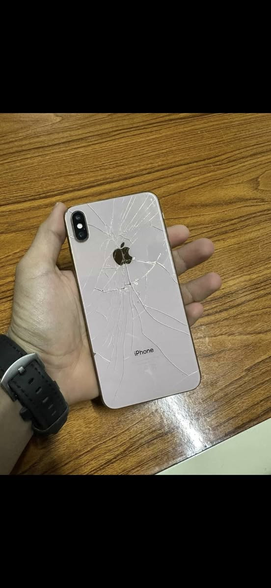 سلام عليكم ايفون اكس ماكس ذاكره 256 بطاريه امبدله و نسبتها 92 و بصمت الوجه واكفه مثل ما موضح بلصور ولضهر بي فطور نموذج M السعر 130وبي مجال الاتصال على رقم *********** بي واتساب
