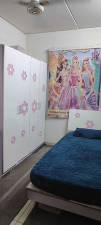 غرفة بناتية • للبيع