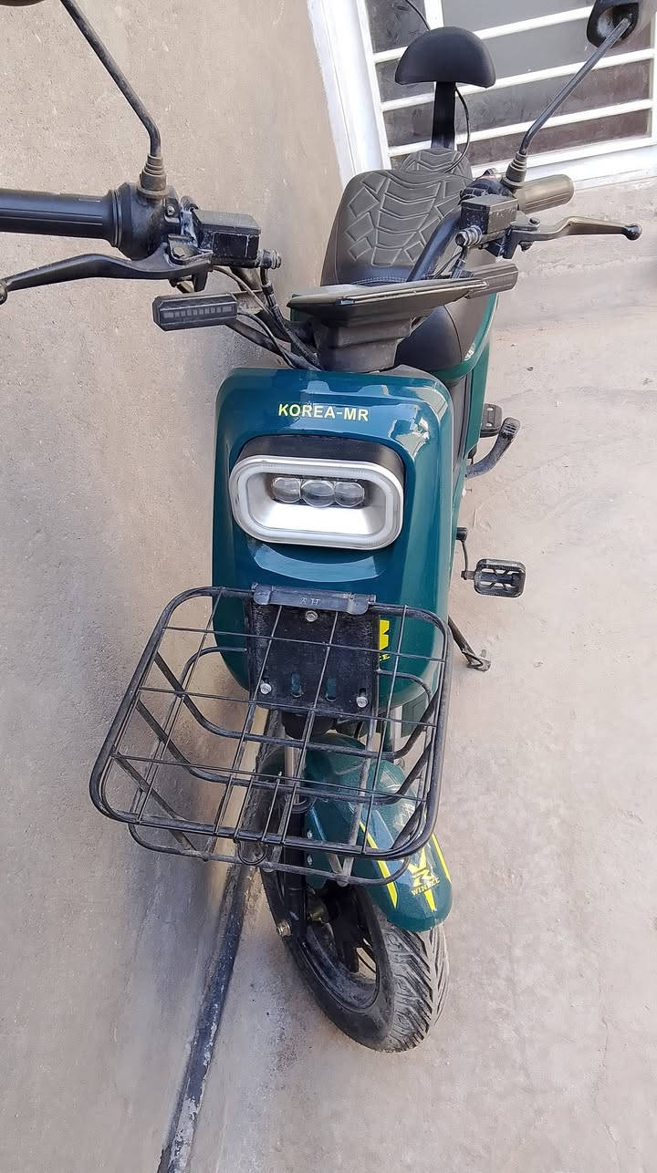 دراجه شحن للبيع فول مواصفات R8كوري موصيني نضافه فول بطاريات جددكلشي بيه جديدبلادي الشراي يجي يشوفه بعينه المكان منطقه عون متواجدالسعر500الي شراي يراسلني اويتصل على هذاالرقم ***********والله نضيفه كلش
