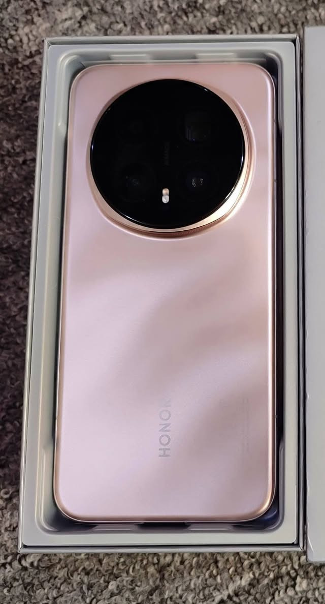 هونر ماجك 8 برو
لون ذهبي ويا كفرين
مع الساعه 
مليون و200 الف قفل قفل قفل 
رجان رجان لا احد اتصل عليه ويكول لي شبي مجال 
بدون عمله 
موجود اتصال فقط 0773 425 5873
بغداد المعامل
