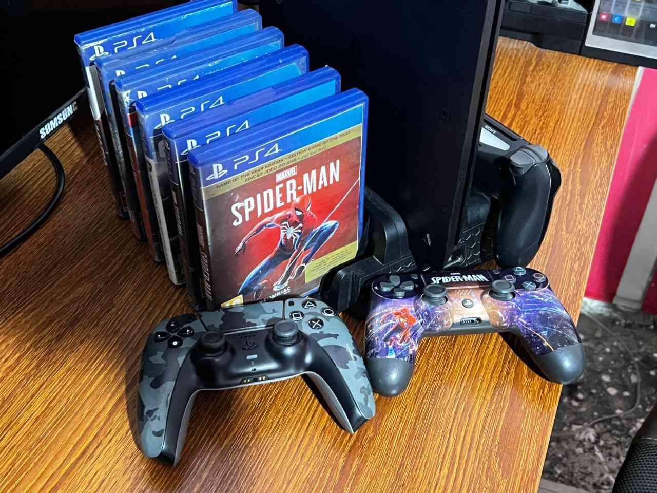 السلام عليكم 
عندي بلي 4 سلم هارد 512
بحالة ممتازة اونلاين مع قاعدة بلي وشحن جوستكات مع جوستكات عدد 4
2 اصليات مال 4 
1 تجارية بلي 4 و 1 بلي 5
مع 6 العاب 
مع يوبي اس حجم 850
للبيع كله مع كافة الملحقات 
بسعر 325 الف 
المكان بغداد حي الجهاد
***********
