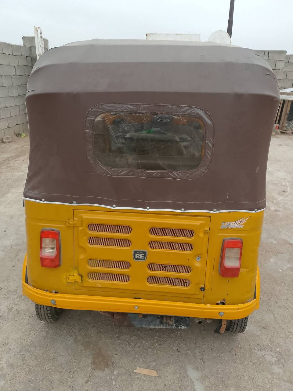 تكتك للبيع موديل 18 محرك عشرين ما بيه تنقيص جادر جديد تخم تاير كله بلادي محرك ما  اينقص عنوان كوت واسط بالاحرار هذا رقمي *********** سعر 4ملايين اوبيه مجال أوراق المصطفى
