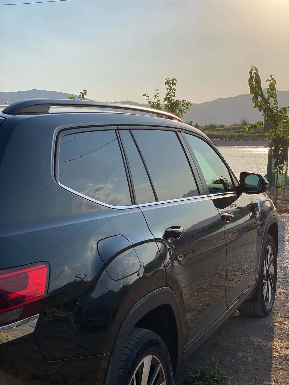 بۆ فرۆشتن: فۆلکسواگن ئەتڵەس (Volkswagen Atlas) مۆدێل 2024
مواسەفات SE
سەیارەیەکی خێزانی گەورە، زۆر خاوێن و بێ کێشە، ئامادەیە بۆ فرۆشتن بەم تایبەتمەندیانە:
جۆری سەیارە: Volkswagen Atlas (فۆلکسواگن ئەتڵەس)
مۆدێل:2024
مواسەفات: SE (شاشە گەورە، حاسە، گێڕ لۆک، سوکان ڤۆلیۆم، کوشن کارەبا)
ڕۆشتن (مایل): ٤٥,٦٦٥ مایل (45,665 mi)
جام ڕەشی قانونیە و بیلاد جام ڕەش
٤ تایەی لۆکیشی لەسەرە
دۆخی سەیارەکە: زۆر پاکە، بزوێنەر و گێڕ و دەبڵ و کارەباییاتی هەمووی بەشەرتە. ناوەوەی زۆر خاوێنە و کوشنی چەرم و مۆدێرنە.
بۆ پەیوەندی کردن 
***********

