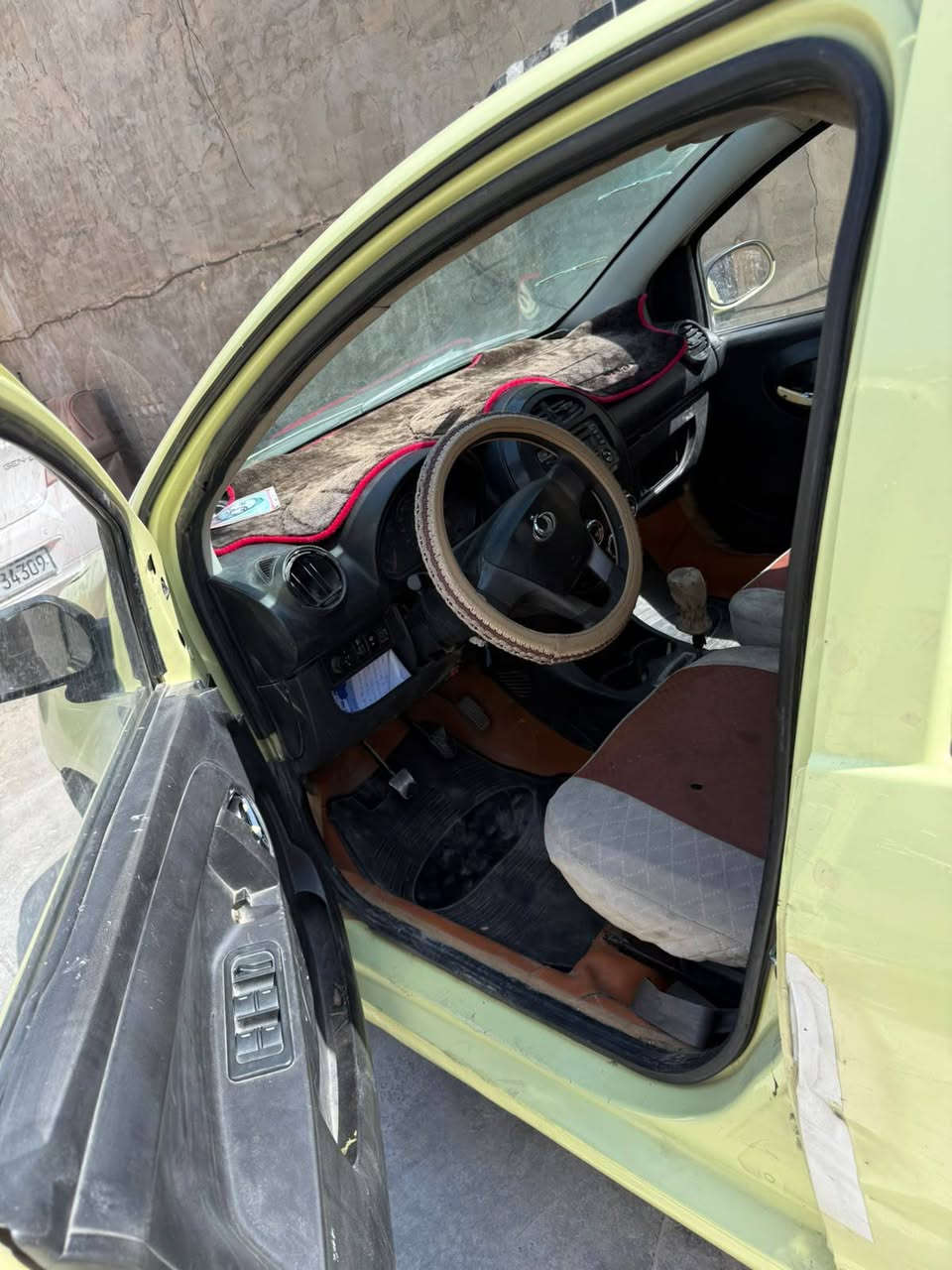 سلام عليكم اعيد النشر بسبب الوعود الكاذبه  جيلي باندا كير مكينه مكفولات صدر امامي خلفي جديد حداديه جديده سياره جاهزه كن كلشي نقصها بس غاز لتبريد فقط ترايك وين ميعجبك وترايها ناعم كلش لايت زنون كهربايات كله شغاله راعيها ماندله ابيع كوم حديد رايده ب14وبيعا مجال مكاني بغداد المدائن***********
