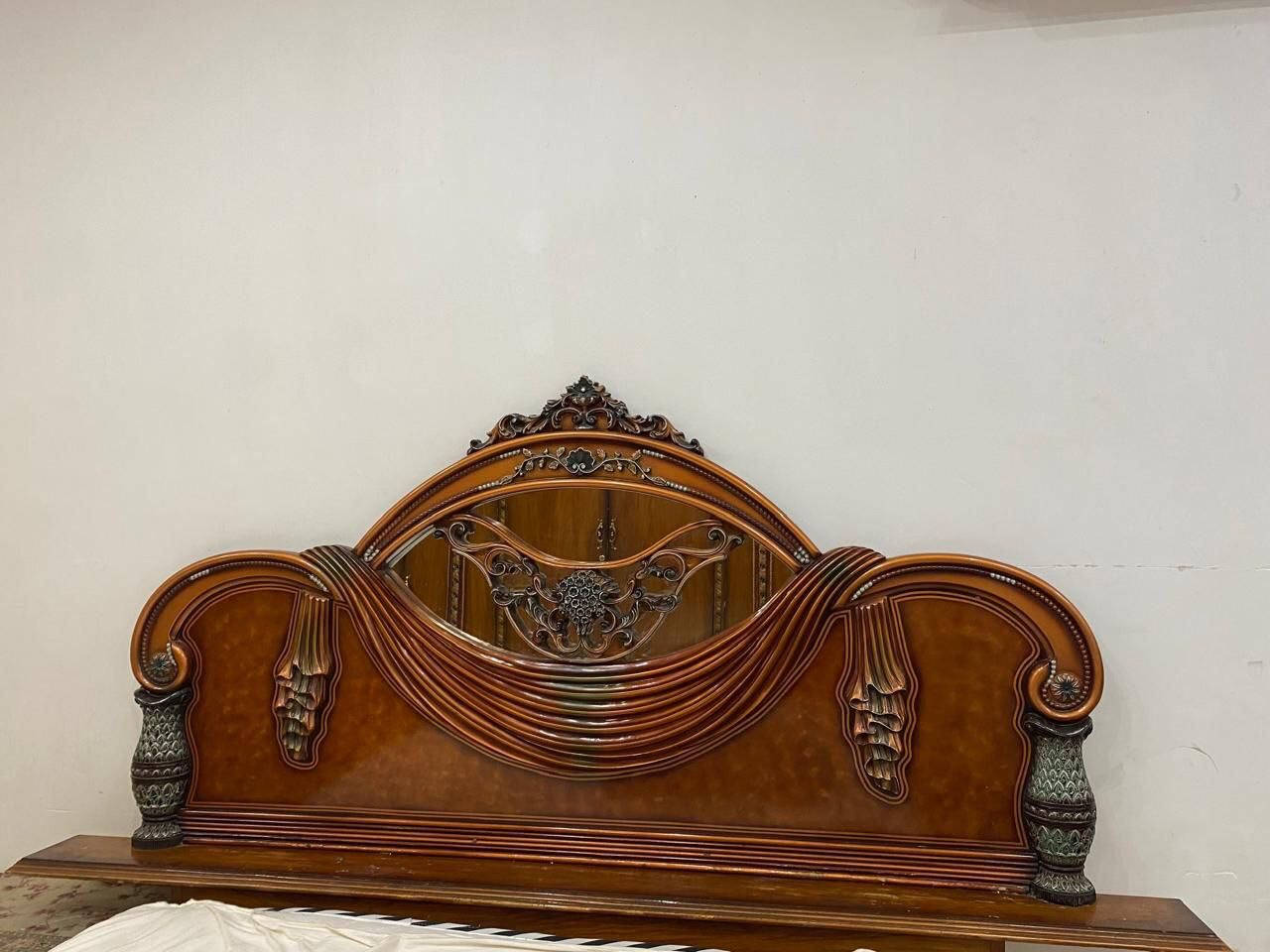 السلام عليكم غرفها عراقيه تفصال كلش نضيفه جديده ما بيها اي نقص سعر 650بيها مجال بغداد بلديات رقم ***********
