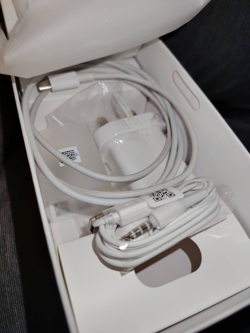 للبيع جهاز Huawei Y9s باللون ( سمائي لامع ) مستخدم بس نظيف كلش .
✅ كامرته كلش حلوه بالتصوير للفيديو و للصور.
✅ ويا كارتونته كامله والملحقات شاحنة الأصلية والسماعات الأصلية حتى بعدها ما مفتوحه ع وضع الشركة. 
✅ يدعم كافة خدمات جوجل رسمياً.
✅ شاشة Ultra FullView بتصميم مذهل لمشاهدة الأفلام والألعاب .
✅ بصمة سريعة جداً في زر الطاقة الجانبي.
✅ خامات تصنيع قوية وفخمة جداً.
​الجهاز خالي من العيوب الأعطال فقط مبدل شاشة ( نكسرت الشاشة و بدلتها يعني مو عطل بالجهاز) .
السعر المطلوب: (150 الف دينار عراقي ) وبي مجال 💛
للتواصل والاستفسار (***********)
