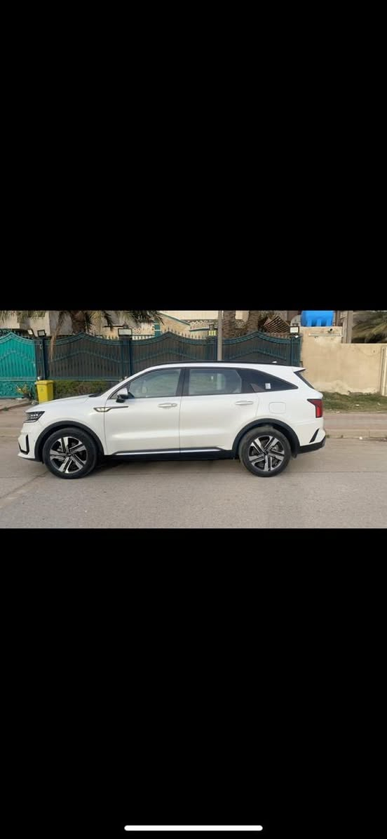 للبيع سورنتو موديل 23 هايبرد فول موصفات 1/1 بانورما 4 سلندر ويل 19 مرايات شفط ماشيه 29 حقيقي سياره مكفوله فقط تبديل باب السايق بلادي نفس الون محرك كهربائي +بانزين سياره جديده *********** مكفوله من كلشي  تخم تاير
