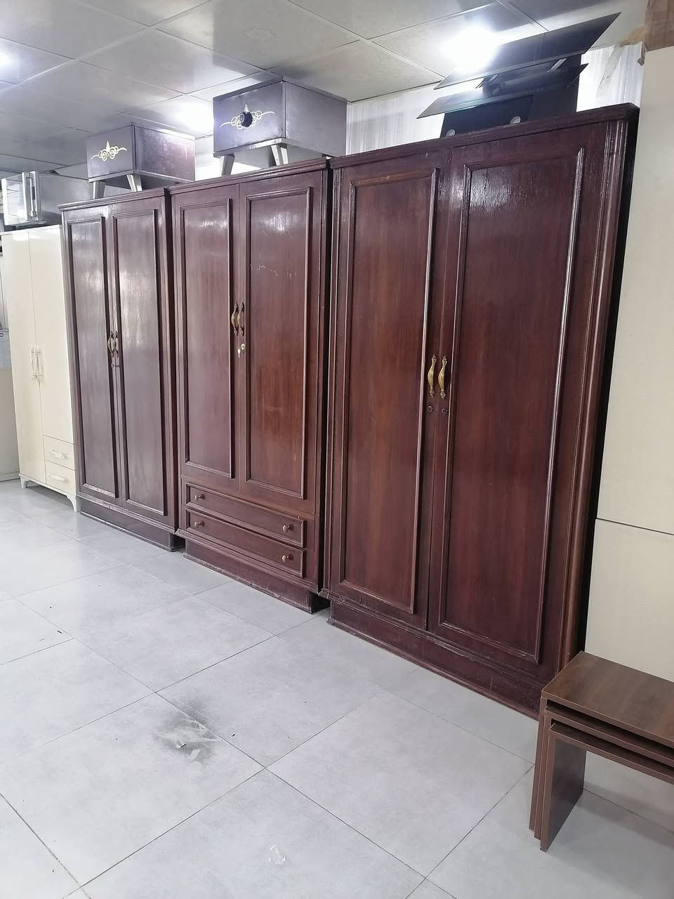 كنتور صاج 6ابواب 3قطع فول نظافه العنوان اربيل هفلان شارع سيد طيب *********** اواتساب ***********  توصيل داخل اربيل مجاني
