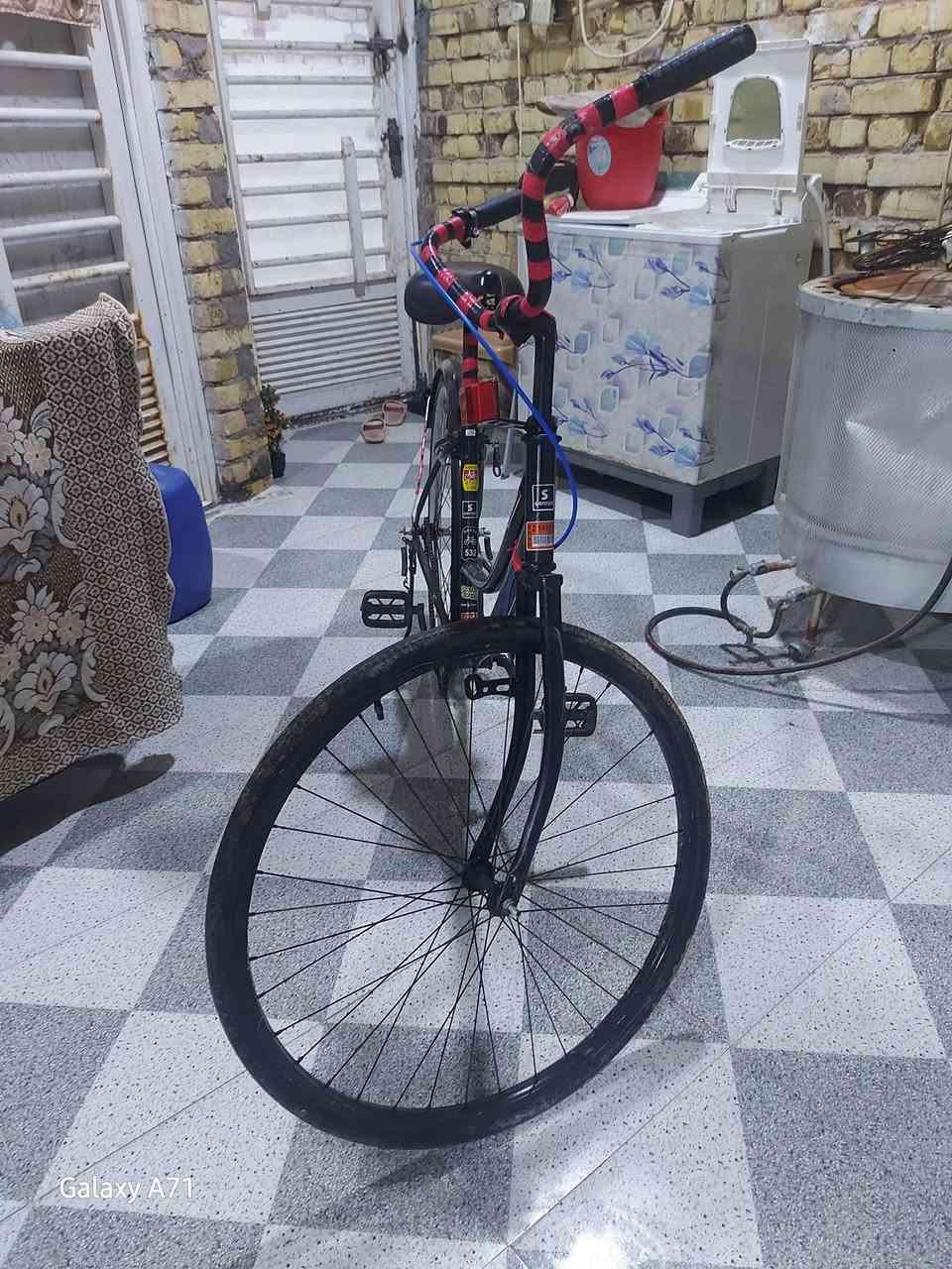 بايسكل للبيع
سلام عليكم 

بايسكل للبيع

مصبوغ 

نظيف 

السعر 70 وبي مجال 

للشراي ***********
