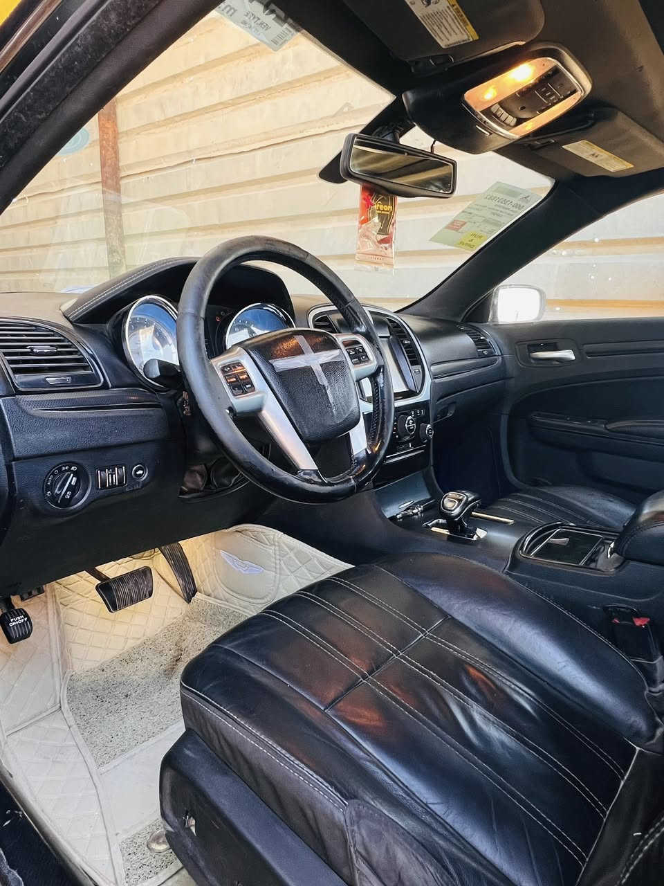 السلام عليكم 
اوباما 2014  فول مواصفات (S)كص جنطه 
مكينه گير اكسن حداديه كفاله 
مكينه3.6 كير ماوس 
تخم تاير باتري جديد 
تدفئه تبريد فول مواصفات 
شاشه كبيره  فتحه بانوراما 
تحكمات كشنات خزن 
كشنات كهربائيه 
حساسات كامره خلفيه 
متومه طبق الاصل ارقام انكليزي 
سنويه عظم
الساره جاهزه بدون نقص 
السعر ٦٥ 
مكان السياره ميسان 
***********
***********
