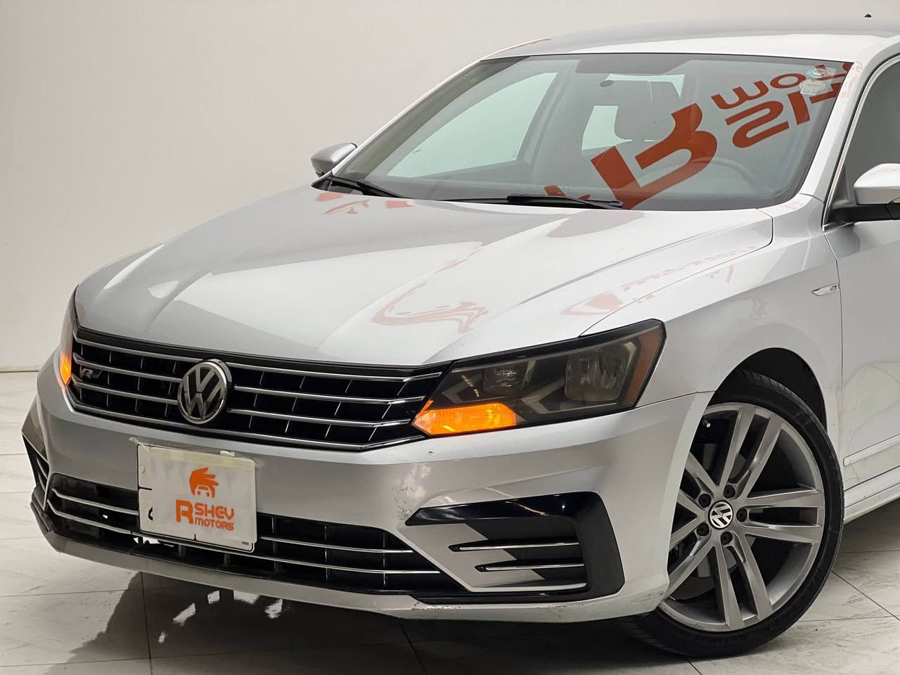 Volkswagen Passat 2017
فولكسفاغن باسات ٢٠١٧
مواصفات R-Line

ماشية 149,000ميل
مكينة ٤سلندر+توربو حجم ١.٨لتر بحالة جداً ممتازة

السيارة كلين تايتل بدون حادث فقط مكانين بارد 
مكفولة من كير و محرك و حجر كزوز

و ب سعر(127$) ورقة و بيها مجال للطيبين

مكان السيارة

دهوك -معرض ارشف R-Shev
رقم51 من معارض التيرمينال 

***********
*********** دهوك, العراق
