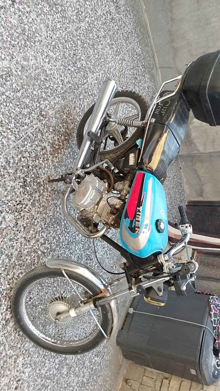 سلام عليكم درجة يراني للبيع درجه نضيفه مذل ماتشوف عوزه ترتيبات بصيطه دراجه شلعه  ومعدل خير من الله يحتاجلها دواسات مال سايق وشاير  الباقيه مابي شي لايت زنون درجه لا تنقيص ولا تبخير شغل وطلع دراجه موديل 2021  تايكر بدون أوراق اكفلك حلال واحرام رقمي بي واتساب *********** السعر 325 وبيه مجال
